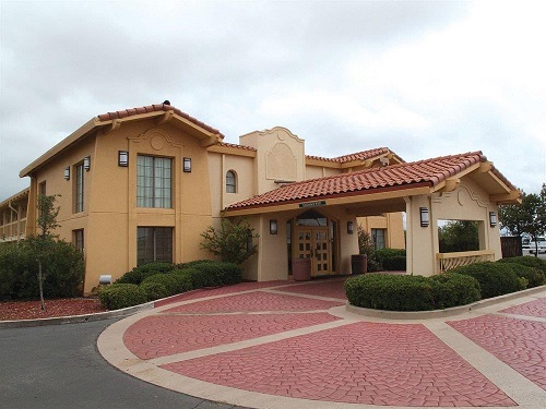 La Quinta Inn Midland entrance
